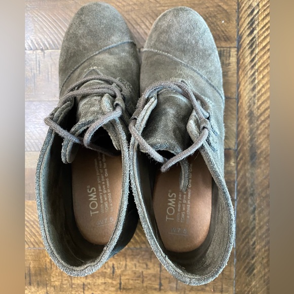 TOMS Desert Edge Olive Suede Wedge Ankle Booties - Size 7.5 - Picture 10 of 10